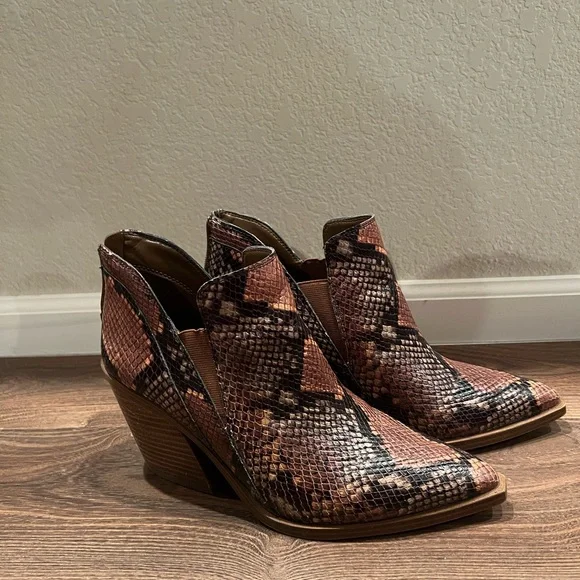 Vince Camuto Snack Skin Print Booties - Picture 8 of 9